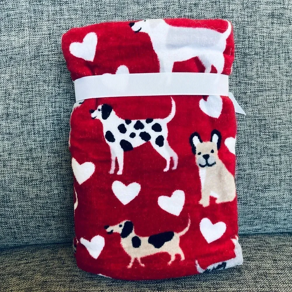 NWT Valentine Dogs Hearts Print Hand Towels Set